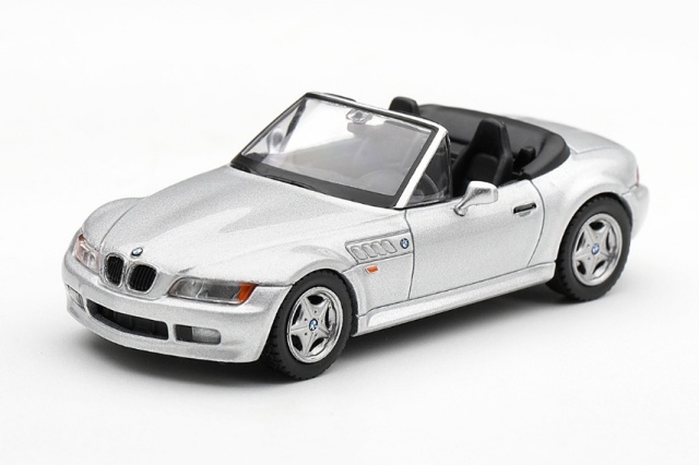 <予約 2027年4月以降入荷予定> MINI GT 1/64 BMW Z3 チタンシルバー(左ハンドル) ブリスター