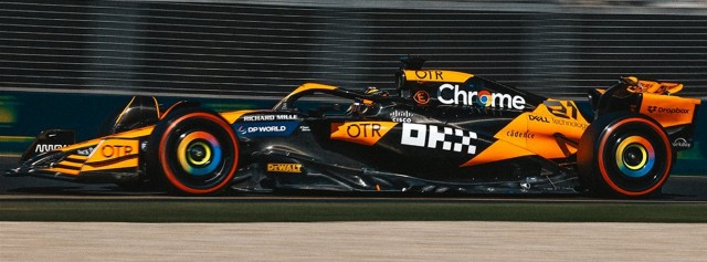 Spark 1/43 McLaren Formula 1 Team MCL38 No.81 Bahrain GP 2024 Oscar Piastri