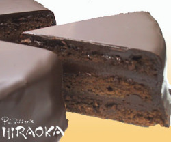 今やウイーンを代表するチョコレート菓子 ザッハトルテ 当店ではブランデーケーキ風にアレンジし お酒を効かせて作りました