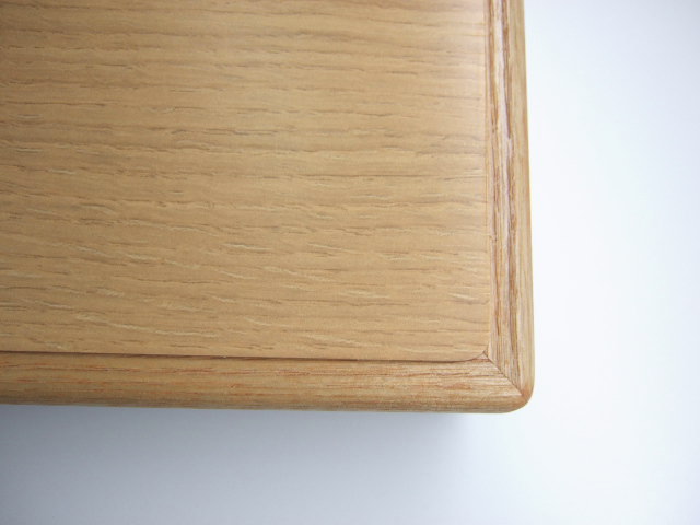 天面はメラミン化粧板で縁はタモ材木口貼りカウンターテーブル天板
