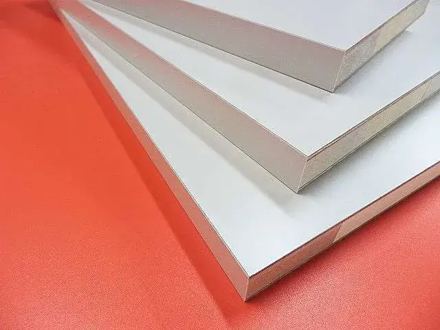 【白い化粧板の棚板販売】サイズオーダー通販で収納スペースが大幅UP