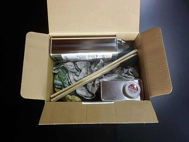 化粧板専用接着剤とふき取り液と接着剤塗布専用刷毛の詰め合わせセット