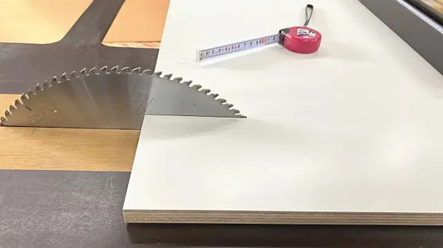 棚板のカット加工販売で収納スペース劇的改善