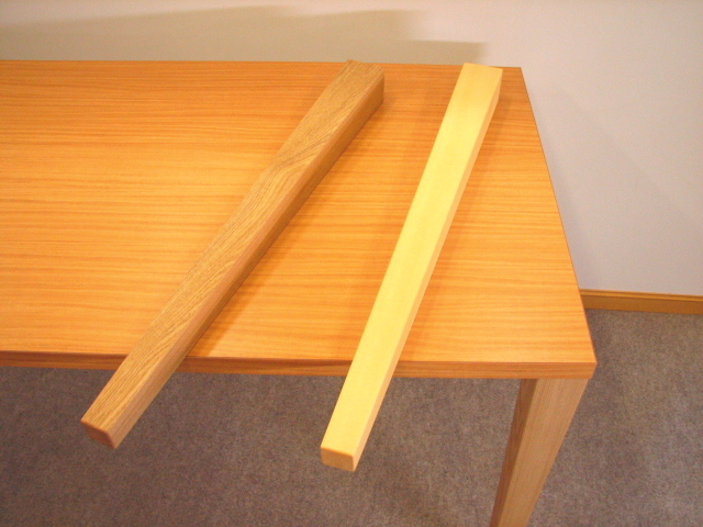 テーブルの脚　木製無垢材