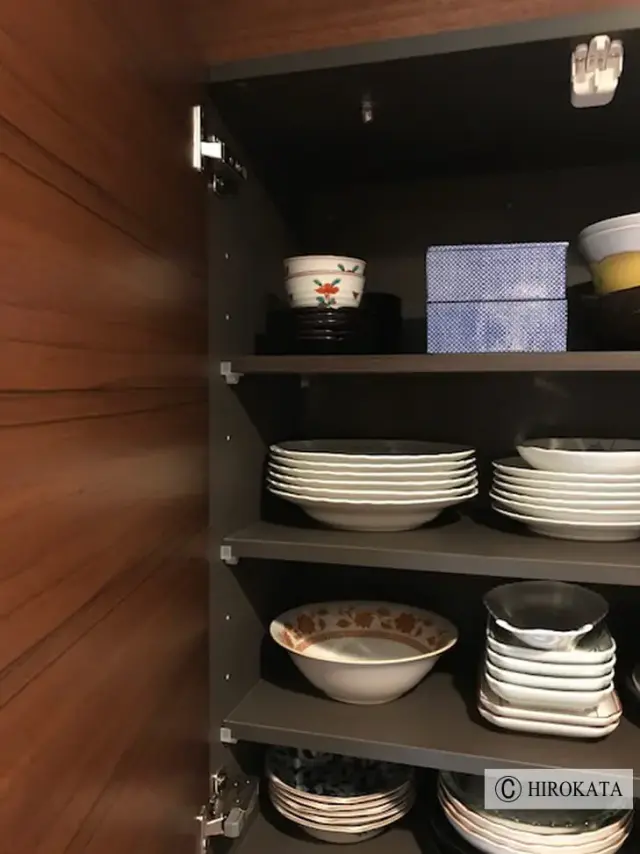 【棚板の種類】木質では化粧板、合板、突板、無垢材、集成材がある