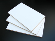 収納の白い棚が足りないで困ったら棚カット販売で解決できます。