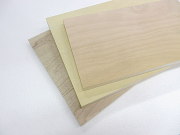 表面が無垢材無塗装のため、色柄は各棚板パネルで異なります。