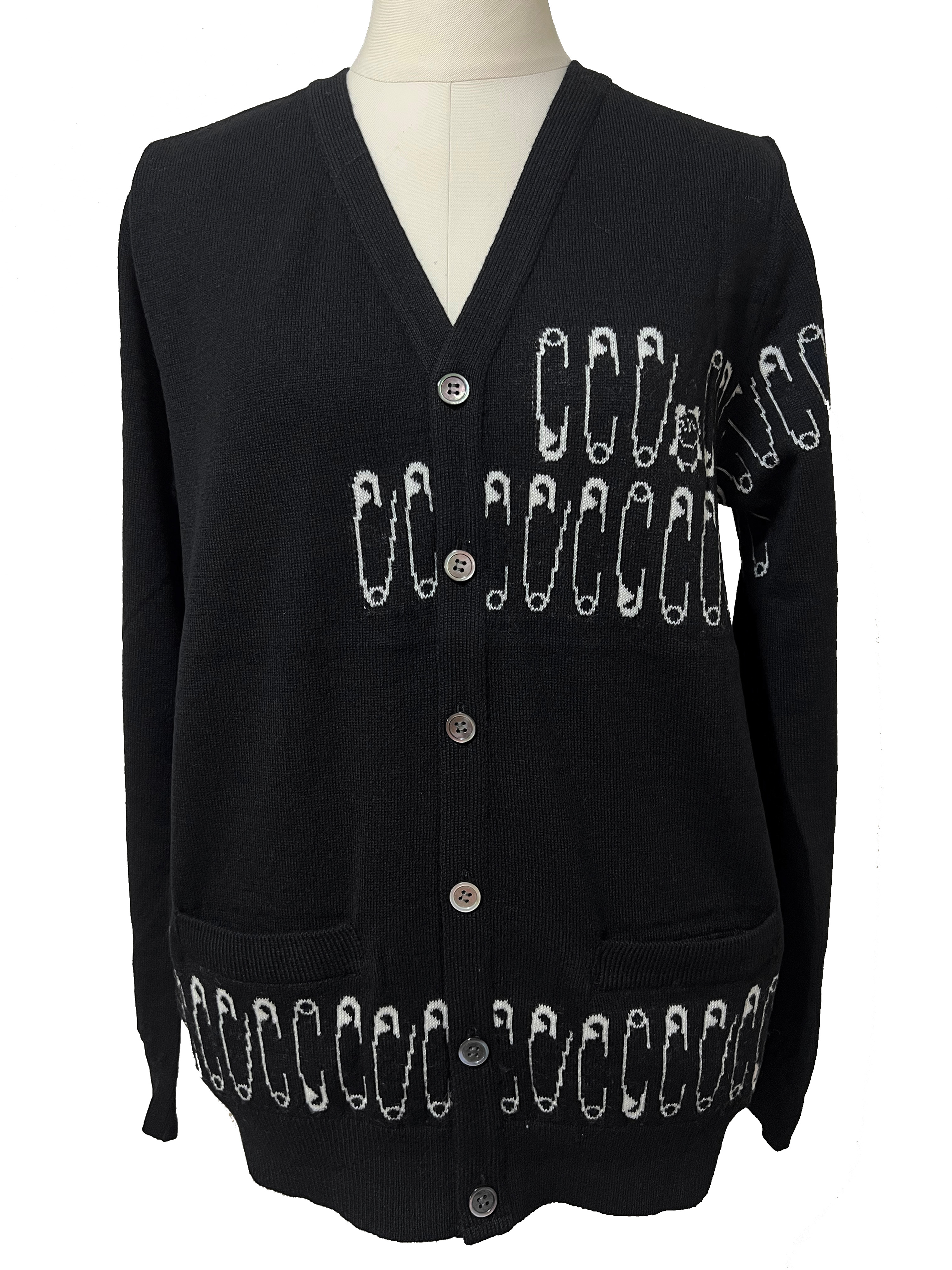 ニット、ユニセックス、安全ピン、ジャガード、Vネック