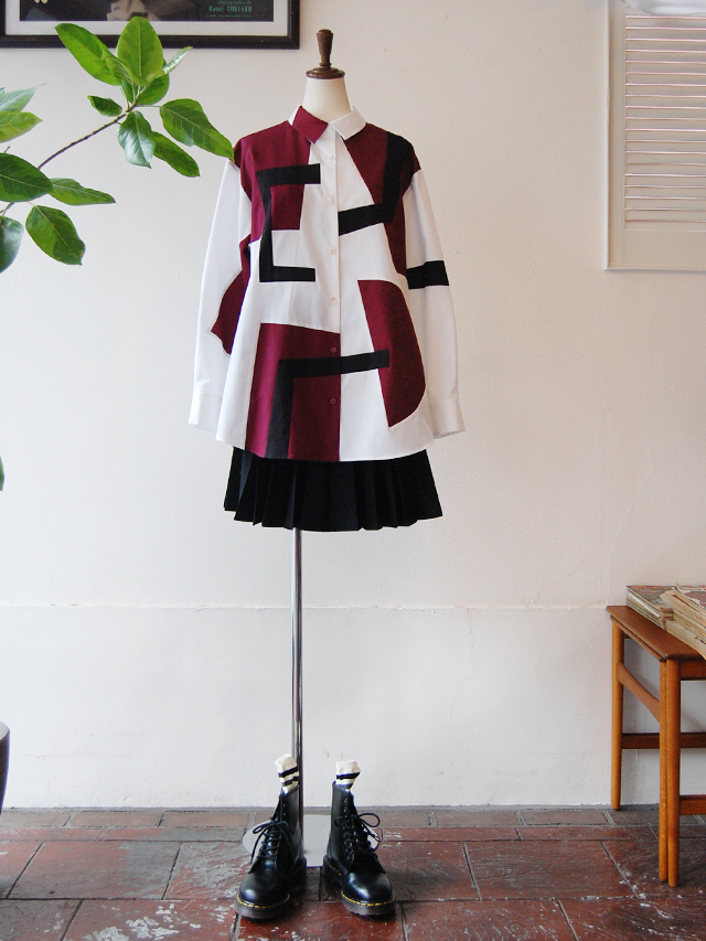 100/2ブロード　幾何柄ブラウス