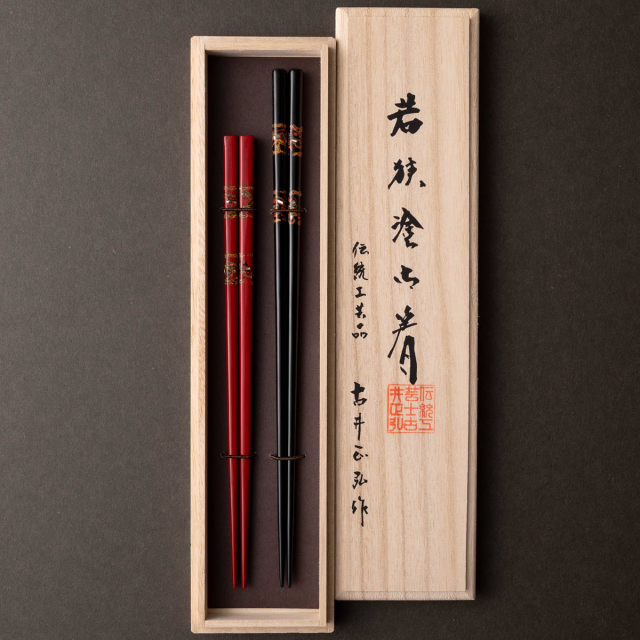 極Model / 桐箱夫婦 八千代 / 黒・赤 / 23.5cm・20.5cm / ペアセット桐箱入り