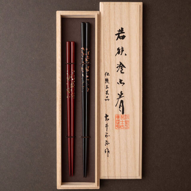 極Model / 桐箱夫婦 純金若狭 / 黒・赤 / 23.5cm・20.5cm / ペアセット桐箱入り