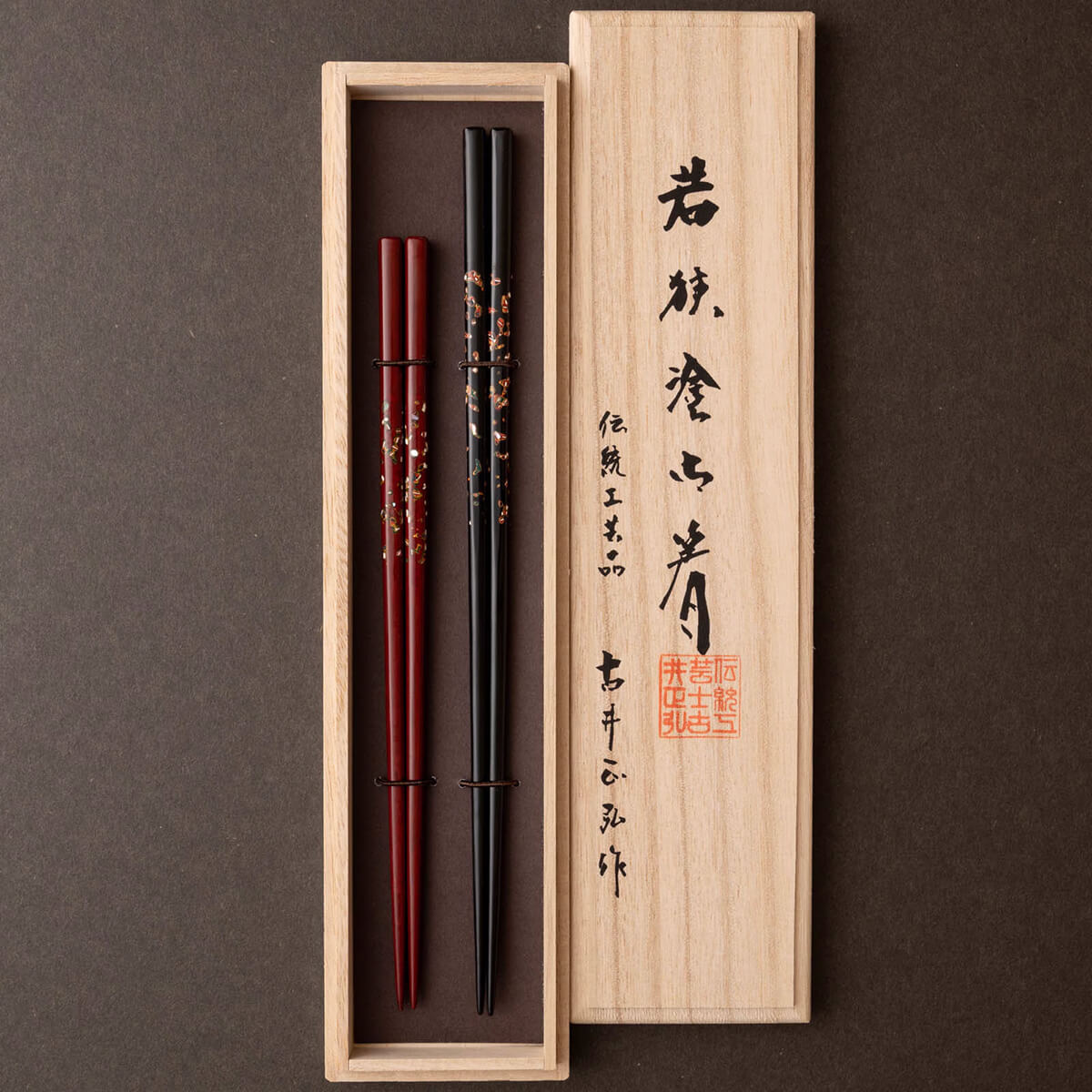 極Model / 桐箱夫婦 純金若狭 / 黒・赤 / 23.5cm・20.5cm / ペアセット桐箱入り