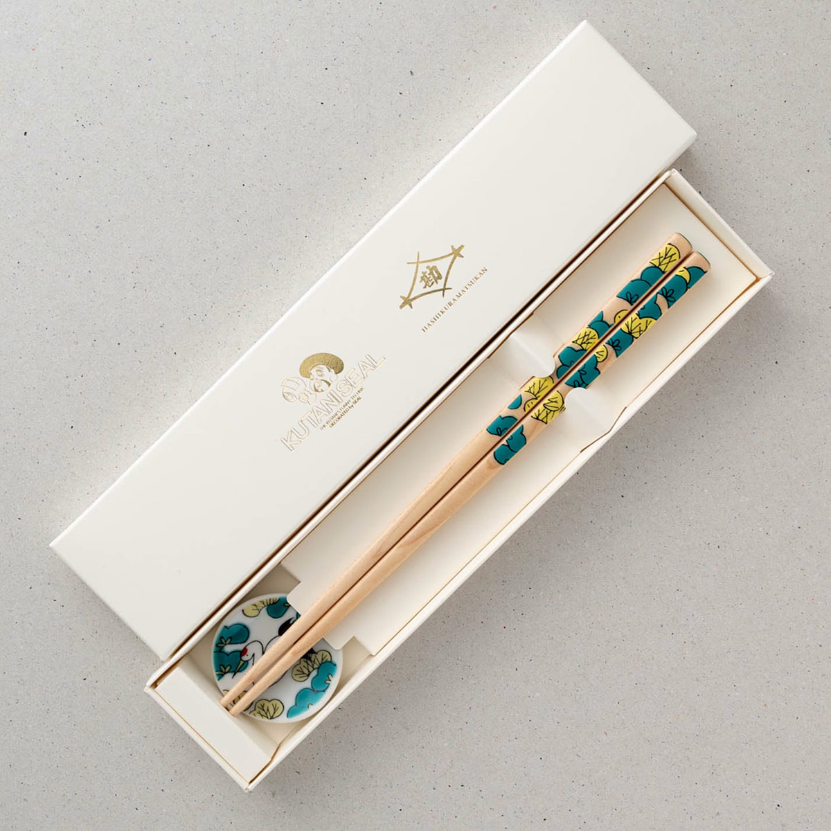 KUTANI SEAL / お花の箸・松 / 22.5cm / 箸置付 / ギフト箱付 / 食洗機対応
