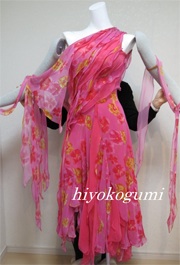 M909 クリスアン製　ピンク花柄ドレス