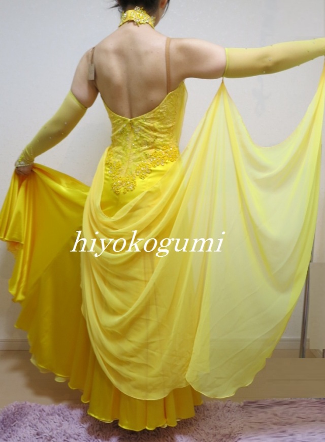 M921 サテン 黄色スタンダードドレス
