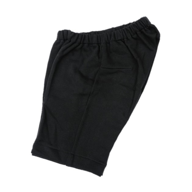 車いすのためのショートパンツ。股上が深く、ずり落ちが気になりません。障害児、医療的ケア児、肢体不自由児のための介護用子供服。