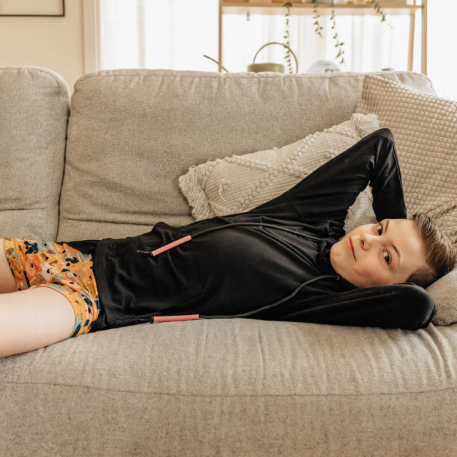 感覚過敏、触覚過敏、発達障害、自閉症など、服の刺激が苦手なお子さんのためのシームレスTシャツ。パーカー。