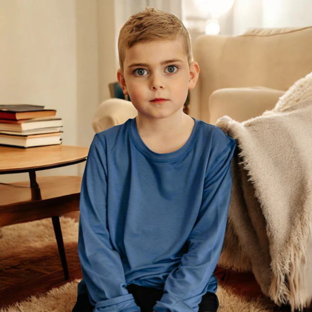 感覚過敏、触覚過敏、発達障害、自閉症など、服の刺激が苦手なお子さんのためのシームレスTシャツ。長袖。