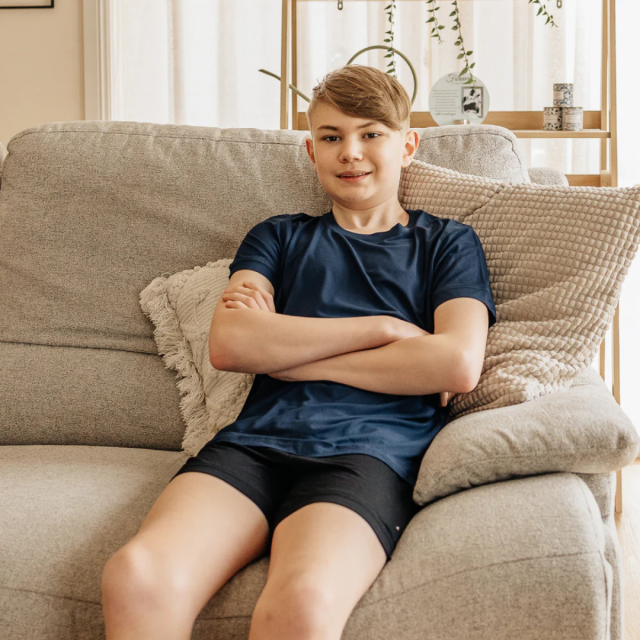 感覚過敏、触覚過敏、発達障害、自閉症など、服の刺激が苦手なお子さんのためのティーシャツ。シームレス。