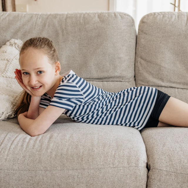 感覚過敏、触覚過敏、発達障害、自閉症など、服の刺激が苦手なお子さんのためのティーシャツ。シームレス。