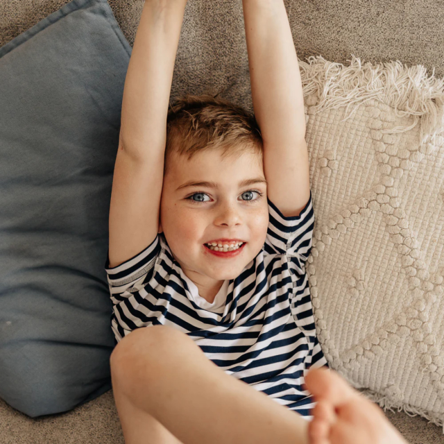 感覚過敏、触覚過敏、発達障害、自閉症など、服の刺激が苦手なお子さんのためのティーシャツ。シームレス。