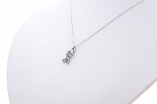 ダウン症シンボル、リボンチャームのネックレス、イヤリング、ピアス、アクセサリー.。