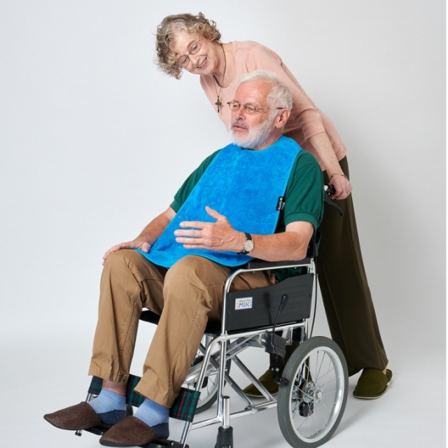 介護用、食事用エプロン。障害児、医療的ケア児むけ、ロングタイプ。