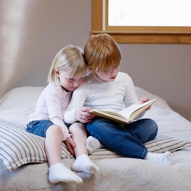 感覚過敏、触覚過敏、発達障害、自閉症のためのシームレスソックス。スクールソックス。 スニーカー。