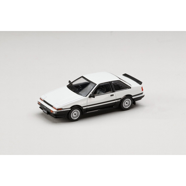 【2月予約】1/64 トヨタ スプリンタートレノ GT APEX (AE86) 2 DOOR 後期型 ホワイト/ブラック 完成品ミニカー HJ643095WK