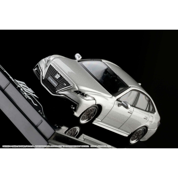 1/64 トヨタ クラウン 2.0 RS カスタムバージョン シルバーメタリック