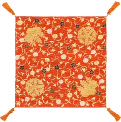 香台掛　赤地梅唐草