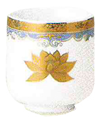 湯呑　金彩蓮　１．８寸（５．４ｃｍ）高さ６ｃｍ　陶器製