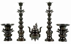 仏具五具足 普及品】 中口獅子掛 五具足セット 真鍮製黒色【25-011】