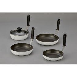 タテ型ハンドルの小さめフライパン