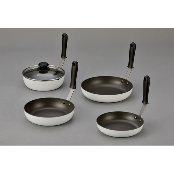 タテ型ハンドルの小さめフライパン