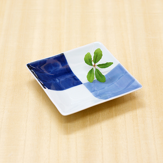 有田焼 そうた窯 「染付市松正角皿（小）」 箸休めや香の物入れの小皿