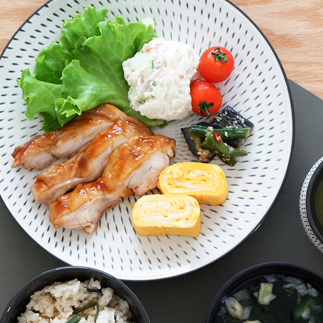 和食器　通販　藍土　藍土な休日　波佐見焼　利左エ門窯　とびかんな　丸皿　８寸皿　プレート