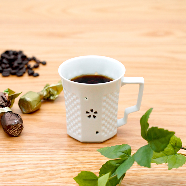 波佐見焼 丹心窯 「水晶花彫レリーフマグ」桜の水晶彫マグカップ