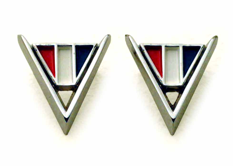 64　フロントフェンダー "V" エンブレム