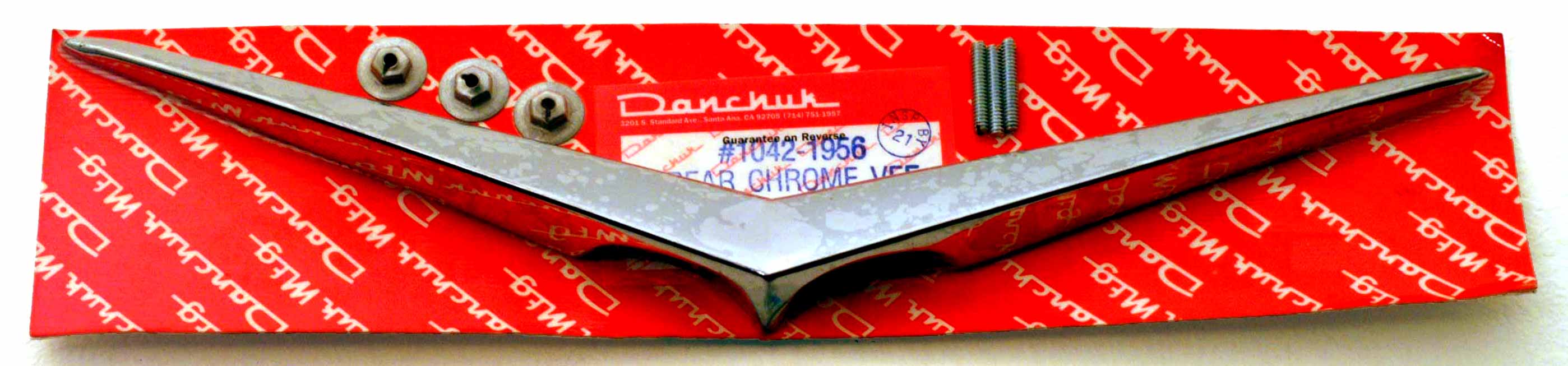 58　トランク "V" エンブレム