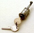 '64　グローブボックスロック／２Key付き