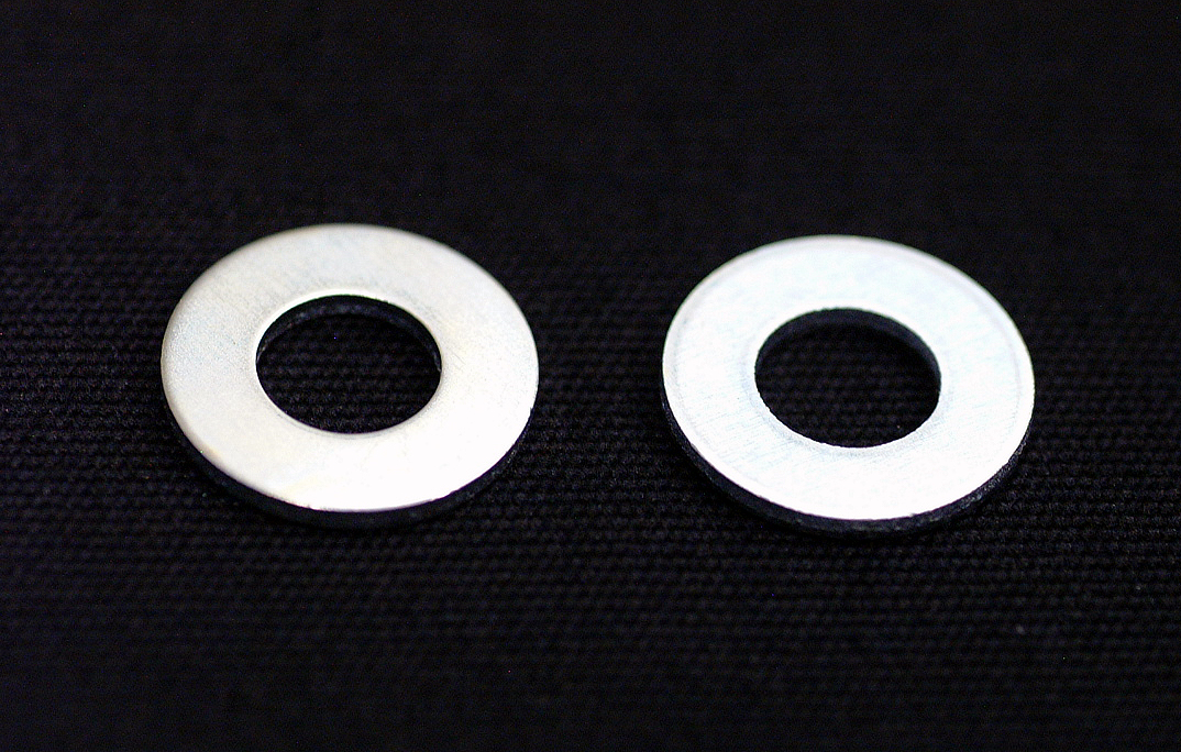 平ワッシャ M8 φ18×Ｔ1.6 （ユニクロ）