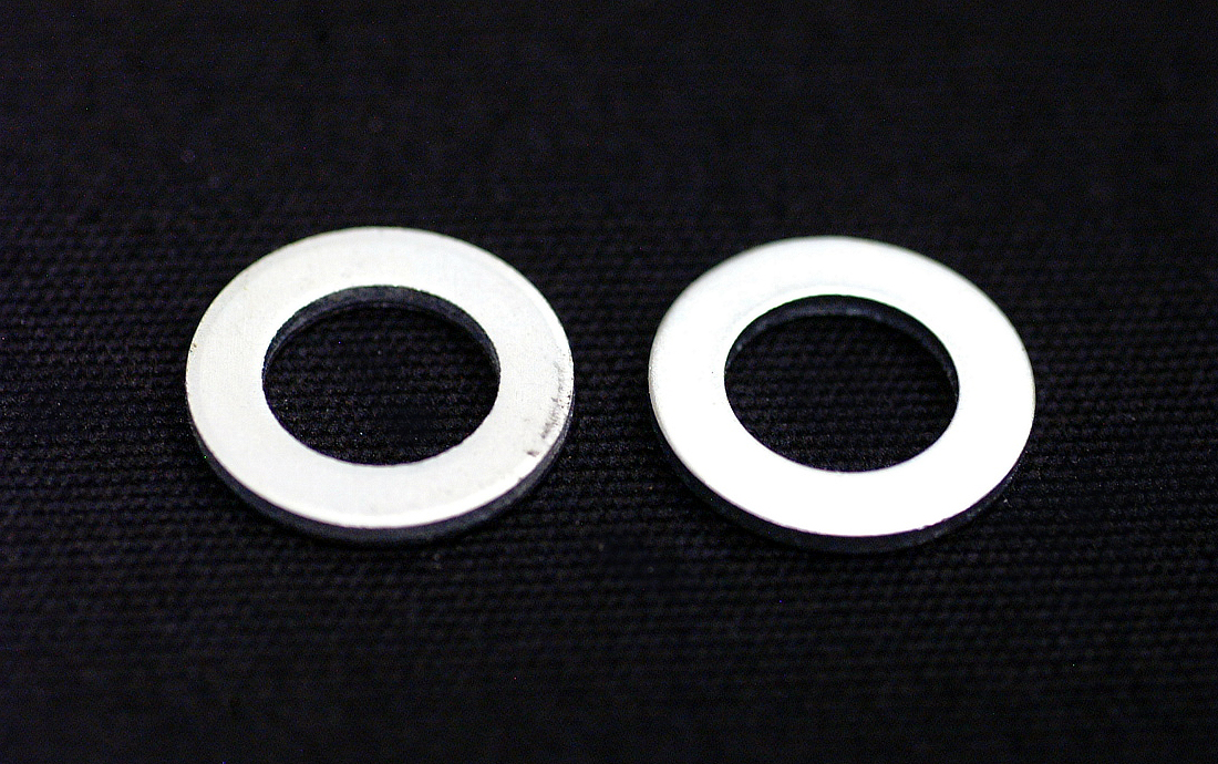 平ワッシャ M10 φ18×Ｔ1.6 （ユニクロ）