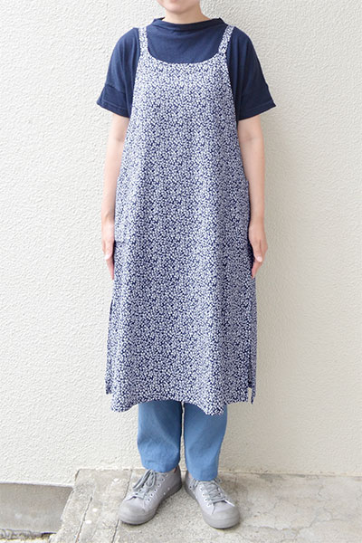 【SALE40％OFF】【メール便可】リーフプリント ラウンドネックエプロン(全2色）