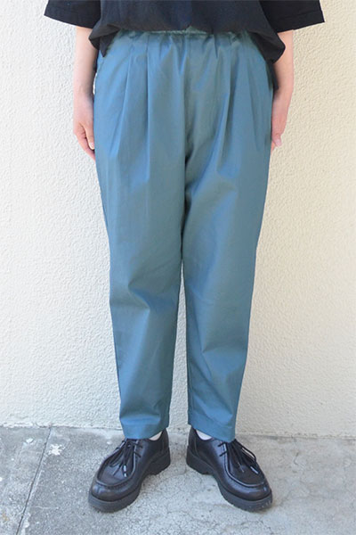 【SALE30％OFF】麻混ストレッチチノ タックテーパードパンツ(ブルー）