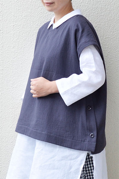 【SALE50%OFF】二重織り天日干しワッシャー サイドボタンベスト(ネイビー）