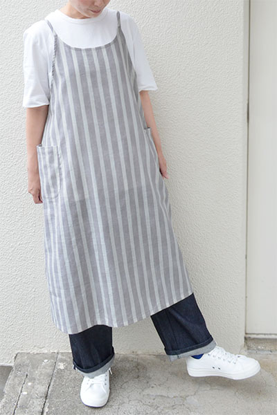 ムラ糸ストライププリント ギャザーエプロンワンピース