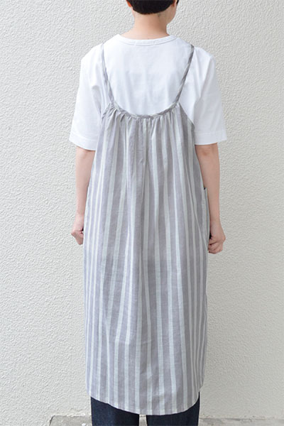 ムラ糸ストライププリント ギャザーエプロンワンピース