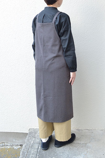 ストレッチポンチエプロンワンピース