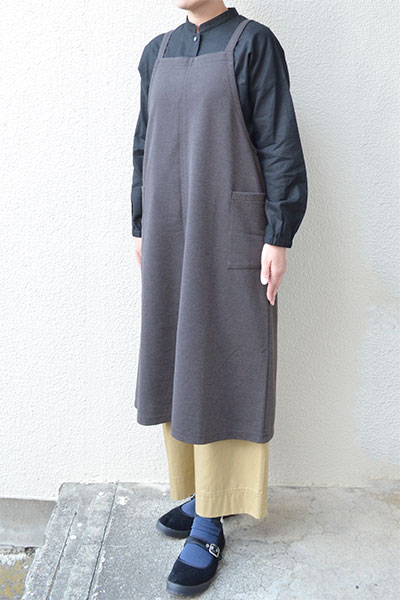ストレッチポンチエプロンワンピース